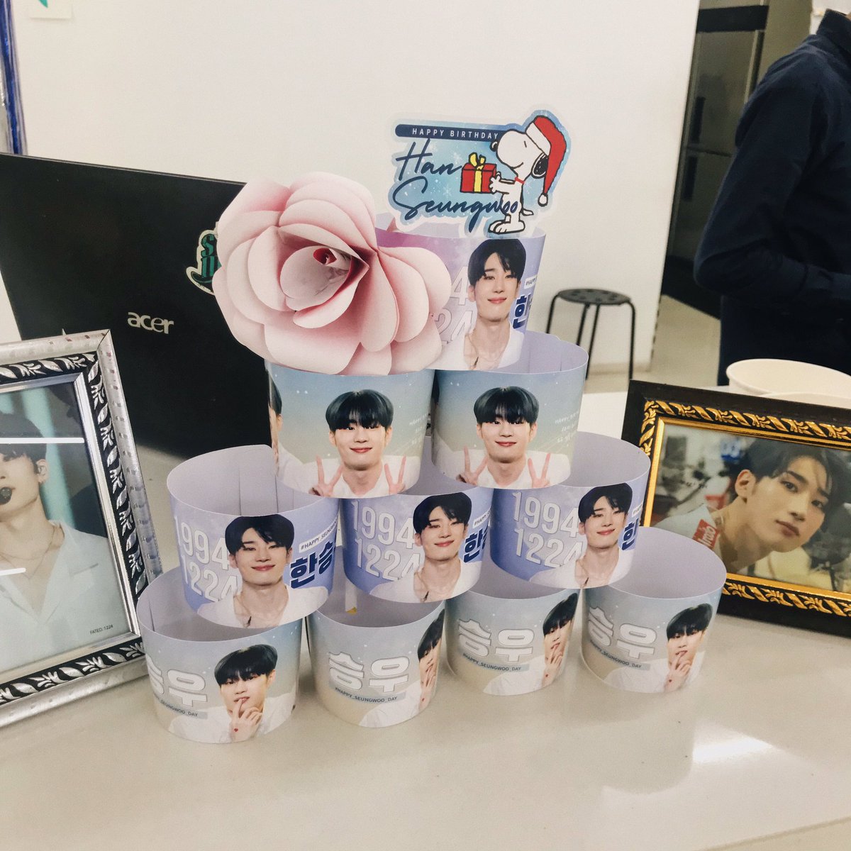 sleugg's tweet photo. thank you @winterwoo_1224 πβ¨π #BLUEFORWINTER #HAPPY_SEUNGWOO_DAY https://t.co/UCAiVkVxMX