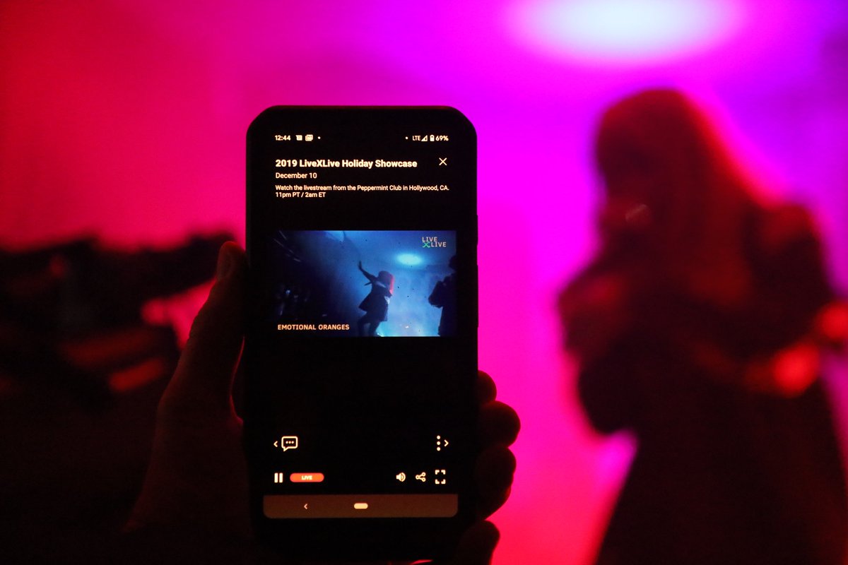 JonnyDPhoto's tweet photo. Streaming Emotional Oranges Live on LiveXLive! Favorite pic so far. https://t.co/vydNk4EGpK
