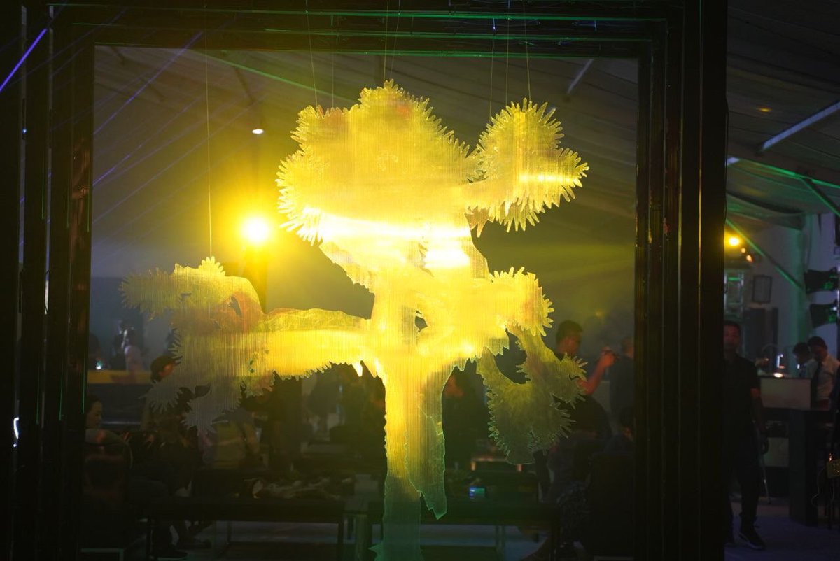 LiveSmart's tweet image. Visit the #SmartMusicLive Lounge here at the Philippine Arena, and take the best photos at our #SmartU2TourPH inspired installations. 👌🏽