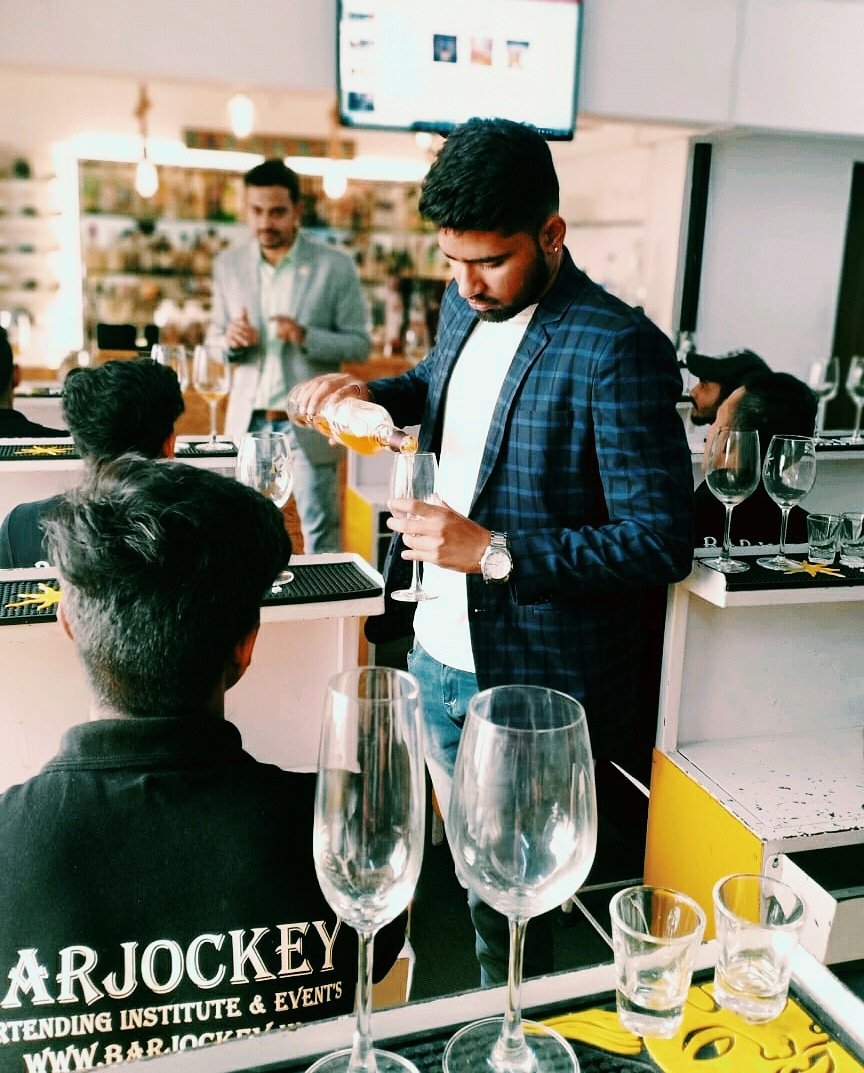 BARJOCKEY1's tweet photo. Masterclass on Paul John
@pauljohnwhisky
https://t.co/AFhqSROaF4
#barjockey #pauljohnwhisky #indiansinglemalt #indianwhisky #malts #whisky #whiskycocktail #bartenderlove #bartending #bartenders #bartendingschool #bartendingskills #tasting #whiskytasting #chillfiltered #smoky https://t.co/63rqls5P3Y