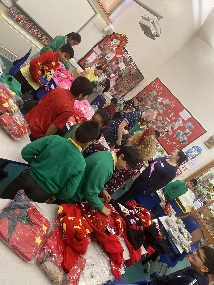 It’s Christmas jumper day at St Thomas’ ...🎄

#christmas #christmasjumperday2019