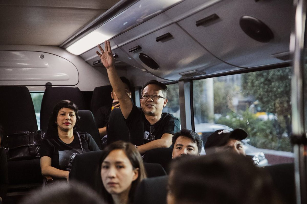 LiveSmart's tweet image. Hyping ourselves with a quick trivia game about the band on the road to Philippine Arena for #SmartU2TourPH! #SmartMusicLive #LiveYourAnthem