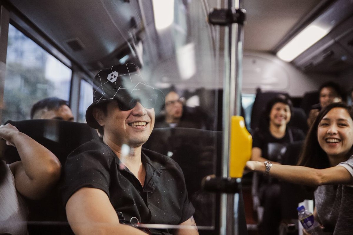 LiveSmart's tweet image. Hyping ourselves with a quick trivia game about the band on the road to Philippine Arena for #SmartU2TourPH! #SmartMusicLive #LiveYourAnthem