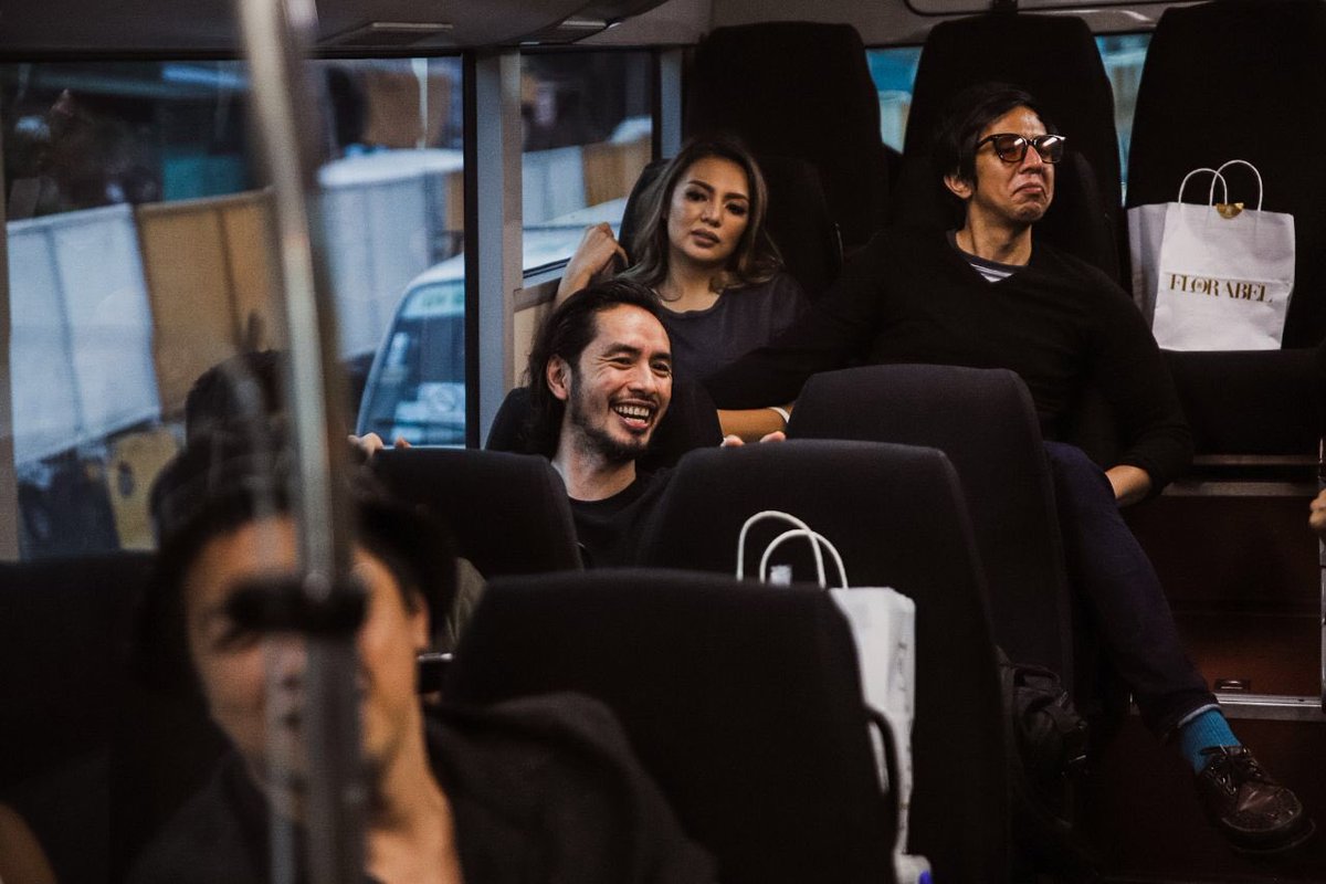 LiveSmart's tweet image. Hyping ourselves with a quick trivia game about the band on the road to Philippine Arena for #SmartU2TourPH! #SmartMusicLive #LiveYourAnthem