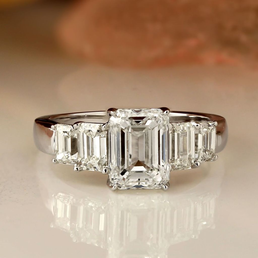 ruffledblog's tweet image. Now this is the only kind of ice I want to see today! @diamondwishcom is a go-to for handcrafted jewelry that's oh so sparkly and oh so custom. And you KNOW it's that time of year, friend! See what we mean here &amp;gt;&amp;gt; bit.ly/2LLgr1N #engagementring #fiance #perfectproposal