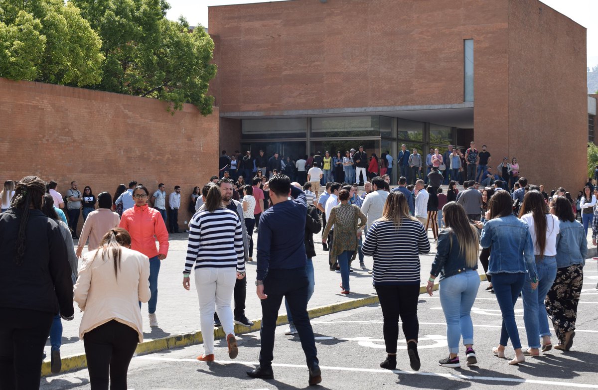 EspacioRiesco's tweet photo. Con gran éxito se ha realizado la primera parte de la evaluación del Examen Único Nacional de Conocimientos de Medicina #EUNACOM, que esta mañana convoca en #espacioriesco a más de 2500 médicos nacionales y extranjeros.👩‍⚕️👨‍⚕️
#medicina
#evento
#medicos
#salud
#chile
#asofamech https://t.co/5C6qepOpID