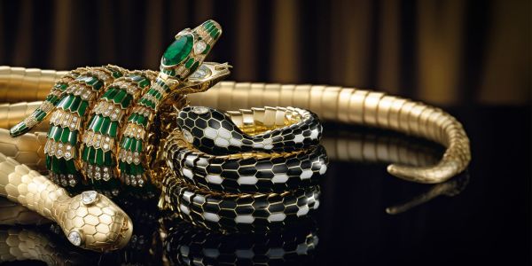 brillantebijoux's tweet photo. Serpenti Collection Hiver 2019

Les nuances métalliques de l’or et les diamants soulignent tout le caractère unique et précieux de ces nouvelles créations.

#OSComWeb #precious #brillante #bijoux https://t.co/0us64TrE1v