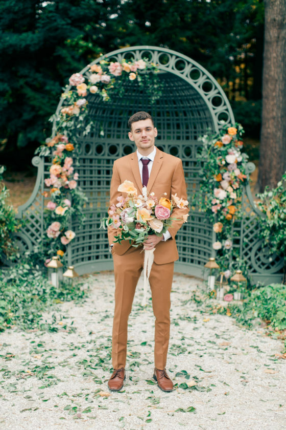 ruffledblog's tweet photo. How To Choose the Right Groom Accessories for Your Suit https://t.co/zzHWEqaYv5 https://t.co/hYkQEwfNzq