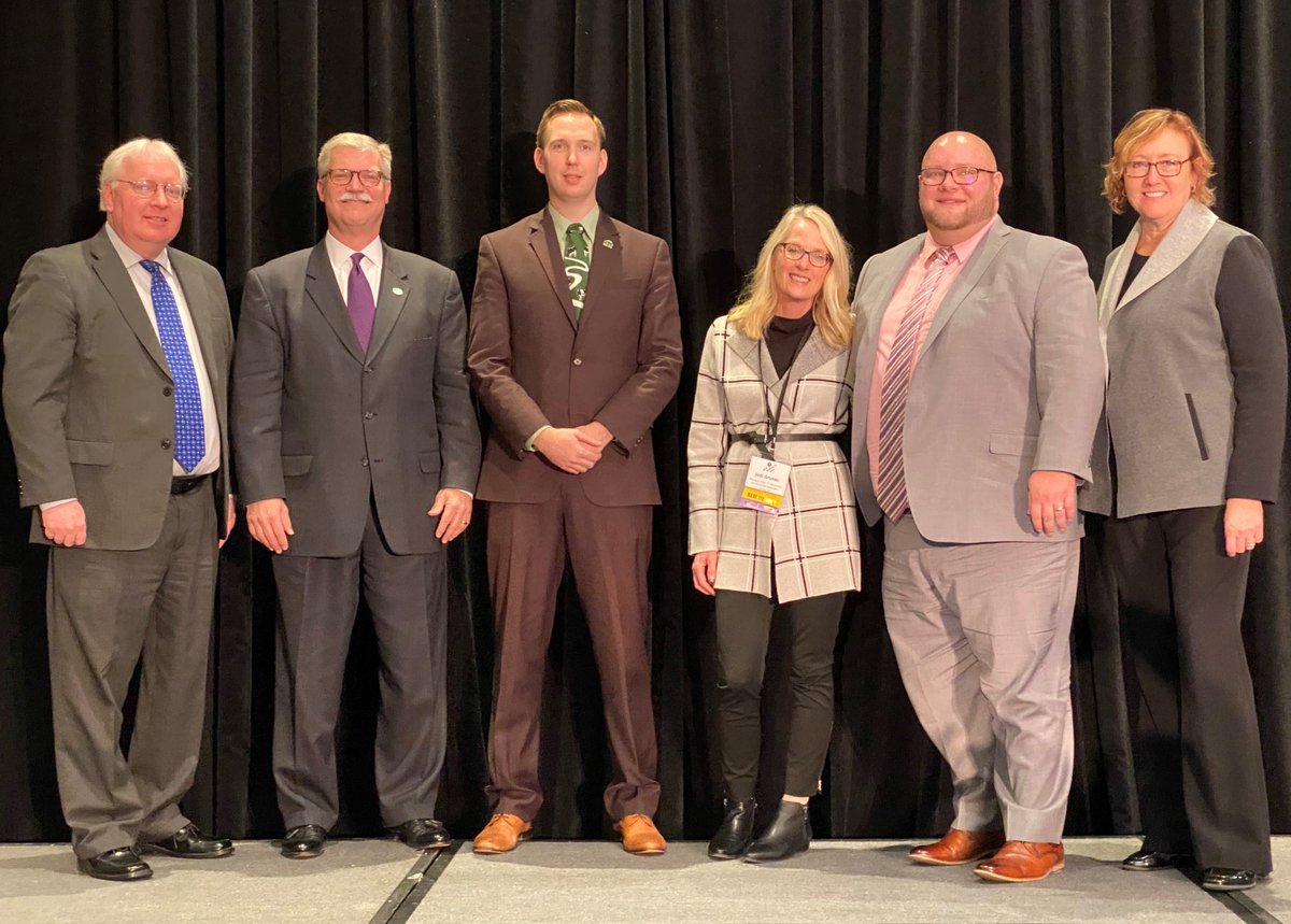 LEAP was proud to join our partners at <a href="/ConsumersEnergy/">Consumers Energy</a> earlier this week in Chicago to accept the <a href="/_MAEDC/">Mid America EDC</a> Deal of the Year Award for MWC in St. Johns, along with representatives from <a href="/MichDeptofAg/">MI Ag & Rural Dev</a> &amp; <a href="/MEDC/">Michigan Economic Development Corporation</a>. Read more: midamericaedc.org/events-and-pro…