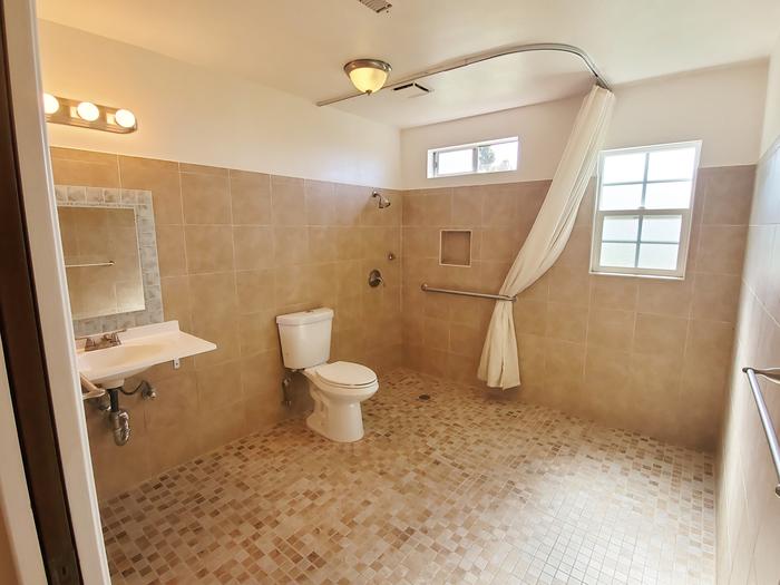 LCHomesSD's tweet photo. #SINGLELEVELHOME #ForLease! ~ $2,295/MO. *1418 Sweet Briar Cir., Carlsbad, CA 92011 * Duplex with 2 bd/2 ba 1,100 sf. * Spacious floor plan in a quiet &amp; private location. * #HandicappedAccessible. #Nosmoking. Call to visit this gorgeous home! 760-436-5111 
DRE Lic. #01502169 https://t.co/XDT14smlgI