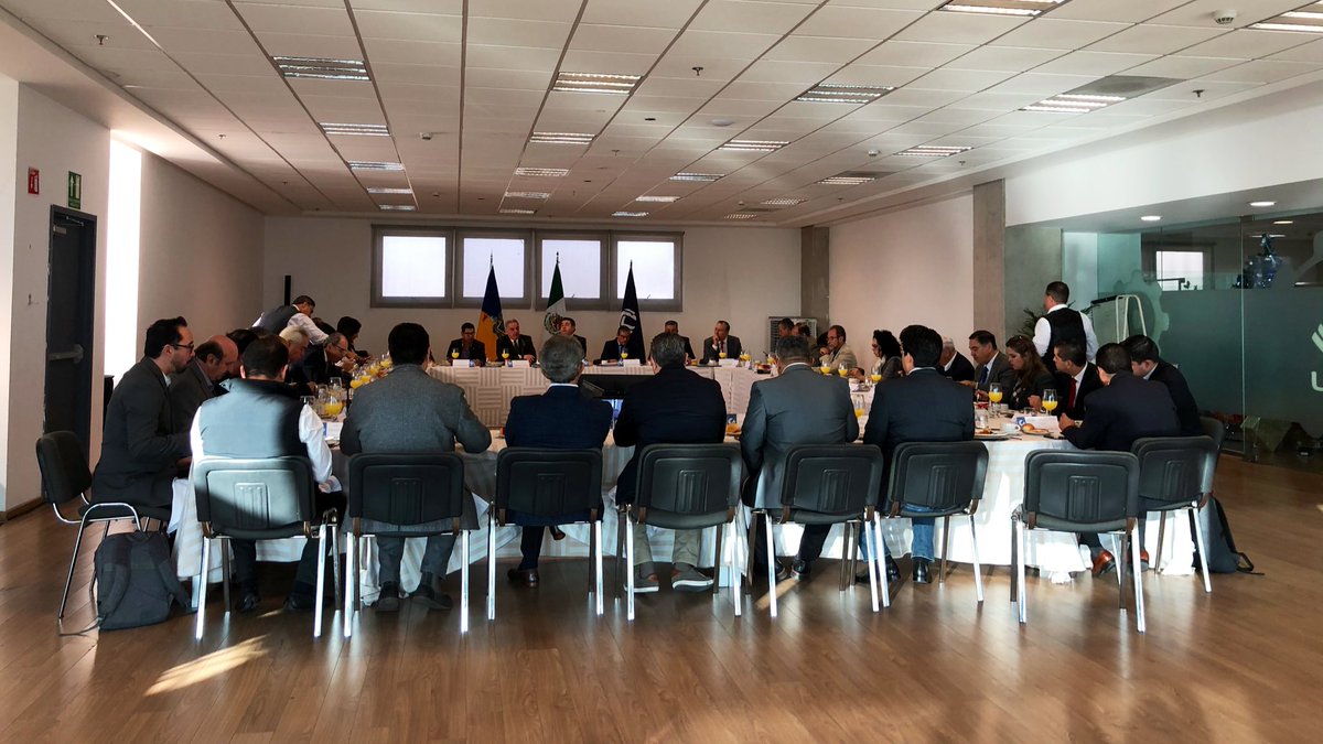 CCIJalisco's tweet photo. Iniciamos nuestra 36 #ReunionOrdinaria, la última de 2019 y donde abordaremos temas de nuestro Coordinador, Cámaras y Asociaciones, así como un diálogo con autoridades de seguridad en Jalisco.

Además, estregamos merecidos reconocimientos a nuestra Mesa Directiva 2019.

#CCIJ https://t.co/i5Fx3WGj0F