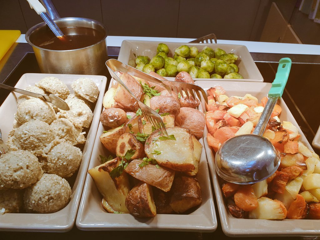elior_uwl's tweet photo. Vegan Christmas lunch? Only half an hour to go!😎😏👌 @UniWestLondon @elior_uwl @elioruk  #EliorFoodie @UWL_Enterprise https://t.co/qbqKq6BdOD