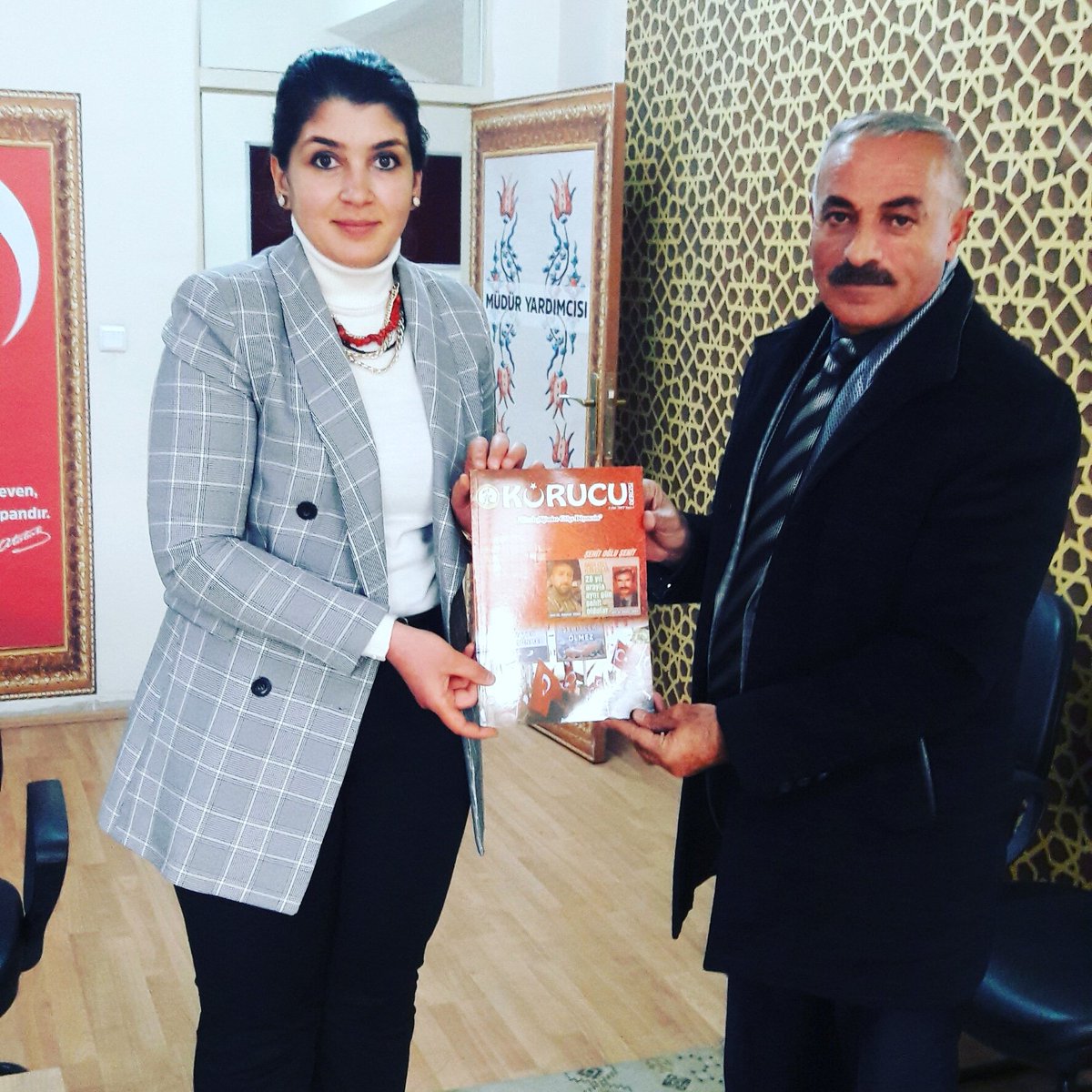 NevzatM4's tweet photo. Bu"gün Nezaket ziyaret programımızın kapsamında Eleşkirt Anadolu Lisesi müdür, Y 'Nergis hanfendiyi makamında ziyaret ettik ve konfederasyonumuzun güvenlik korucularımızın dergimizi kendisine taktım ettik ilgi ve alaka misafirperverliğinden dolayı teşekkür saygılarımı #sunuyorum. https://t.co/Gih80R0yO2