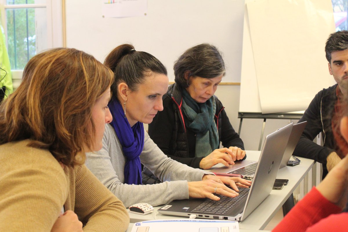 ClasslabB's tweet photo. Les équipes ClassLab se sont réunies aujourd'hui lors d'un nouveau temps de rencontre. Programme du jour : avancement de la recherche-action, orientation des scénarios et capsules vidéos présentant les projets d'expérimentation ✏️ @comm_ecgironde https://t.co/ceRdyMiohY