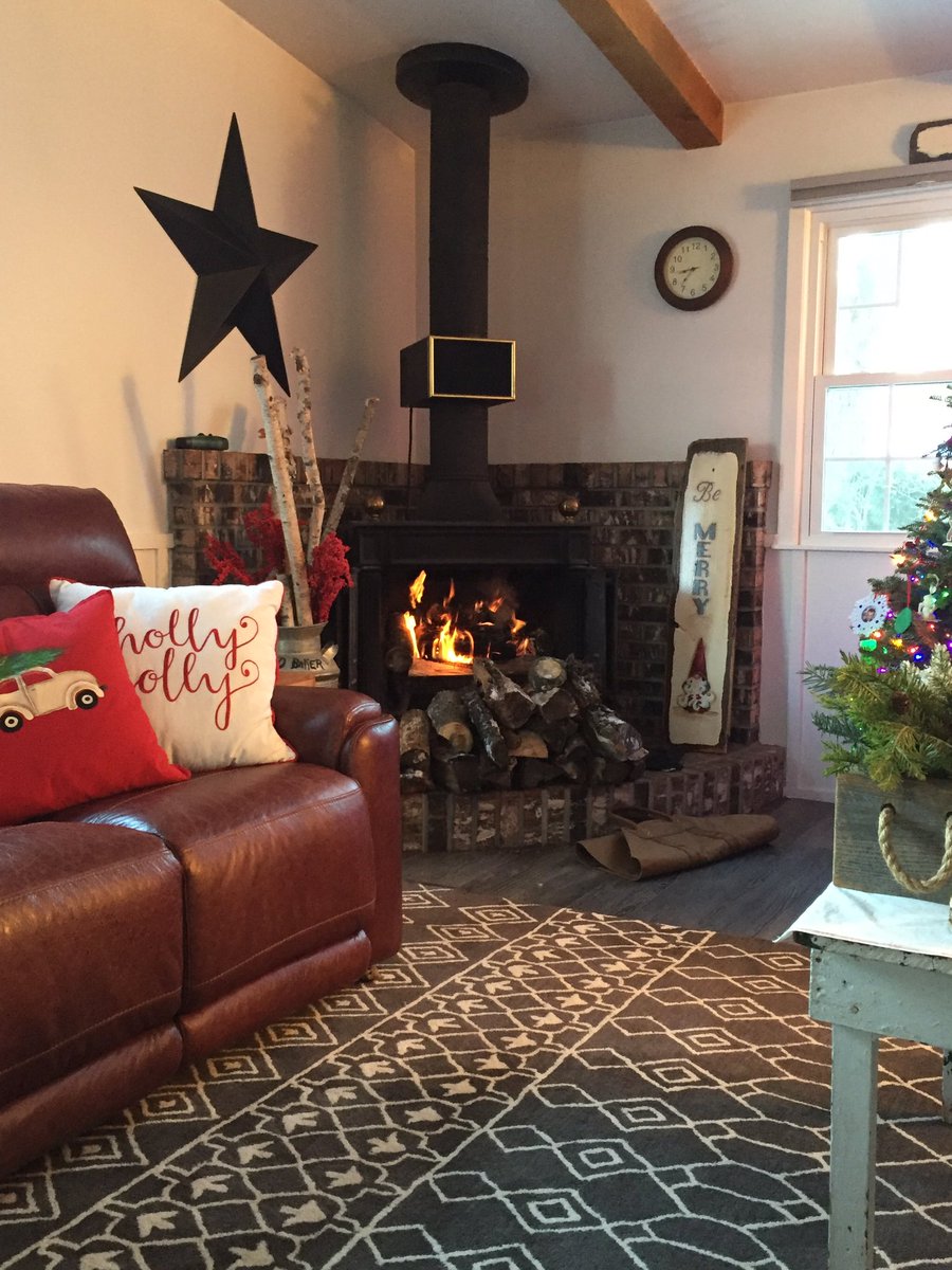 AdamLBoerema's tweet photo. Ready for this day! #mncold #fireside #happyholidays2019 #MerryChristmas #worklater https://t.co/6mXUiwcrPD