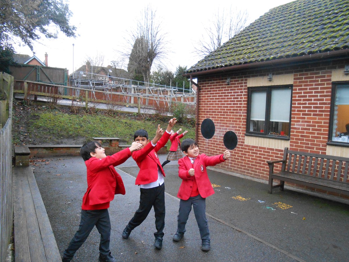 sjcrprep's tweet photo. Year 2 have spent a fabulous hour in the company of @MuseumofLondon and around 30 schools as they live-streamed videos and held an interactive Q and A session on the Great Fire of London. They have been outside pretending to be firefighters in 1666! #engageandexplore #inspire https://t.co/TJXjMjYTGu