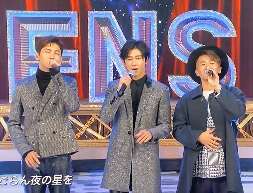 snow_loveY's tweet image. こういう他アーティストの方との場面が見られるのもこの番組の楽しみの一つだよね😚

#FNS歌謡祭 
#FNS東方神起
#東方神起
#ユンホ