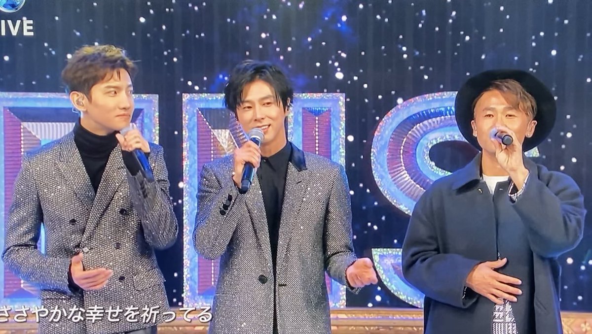 snow_loveY's tweet image. こういう他アーティストの方との場面が見られるのもこの番組の楽しみの一つだよね😚

#FNS歌謡祭 
#FNS東方神起
#東方神起
#ユンホ