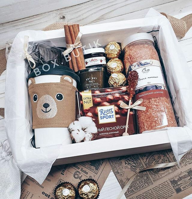 Согревающие подарки. Набор подарочный глинтвейн в ящике. Новогодний набор для глинтвейна. Подарочный новогодний набор. Новогодний подарок с пледом.