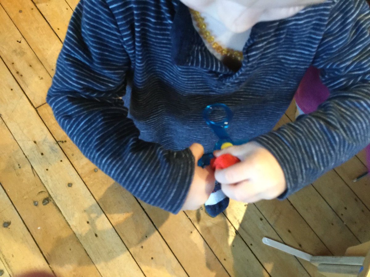 The #VoyagersToddlers practice cutting through the sensational action of cutting playdough. The morphable solid makes it easy for scissor practice and for those struggling to cut paper. #SensoryPlay #ToddlerDevelopment