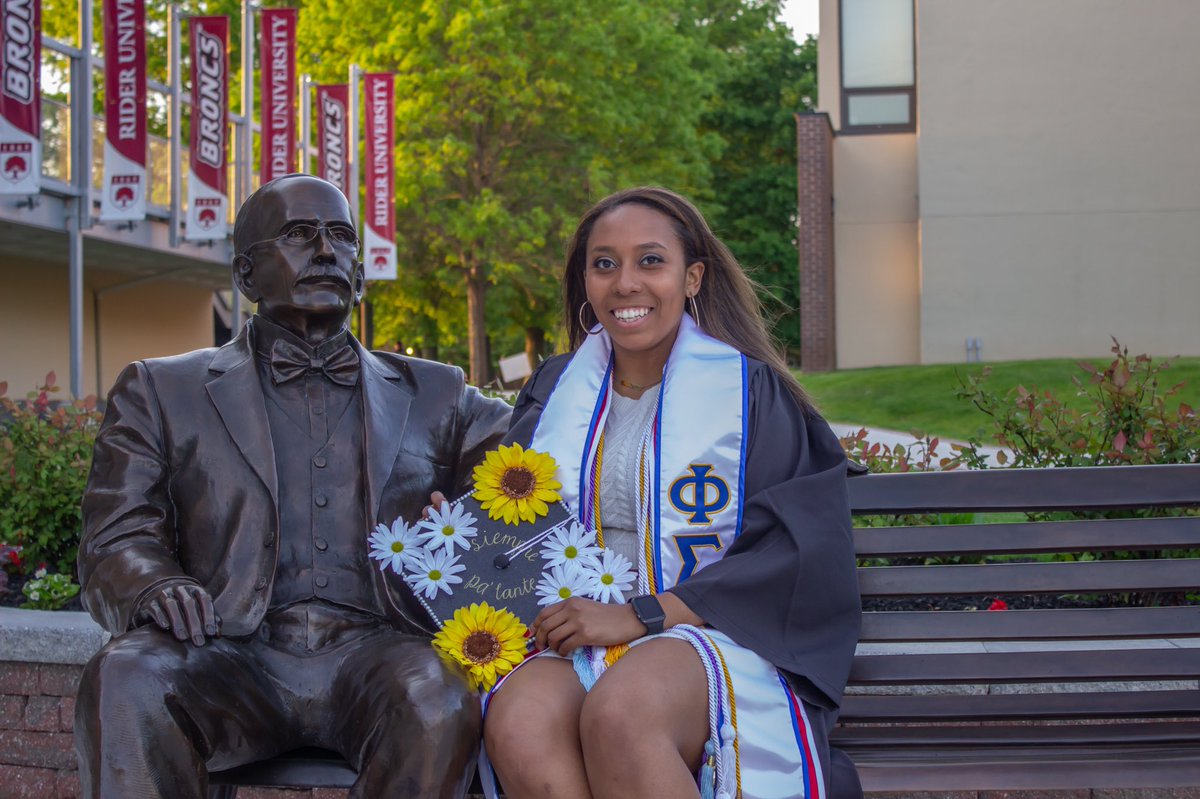 abeyoutifulmess's tweet photo. After four years of hard work I graduated magna cum laude with two degrees and got my first big girl job!🥰✌🏾#2020letsgetit https://t.co/FaskCtjksN