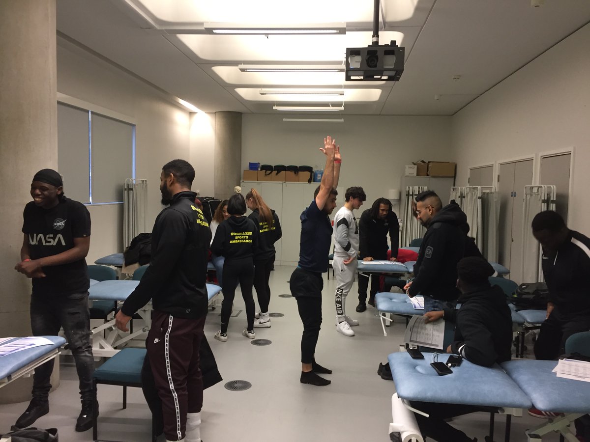 SportRehabLSBU1's tweet image. @LambethCollege students getting a taste of life as a student Sport Rehabilitator at LSBU. #SportRehab #LSBU #BASRaT