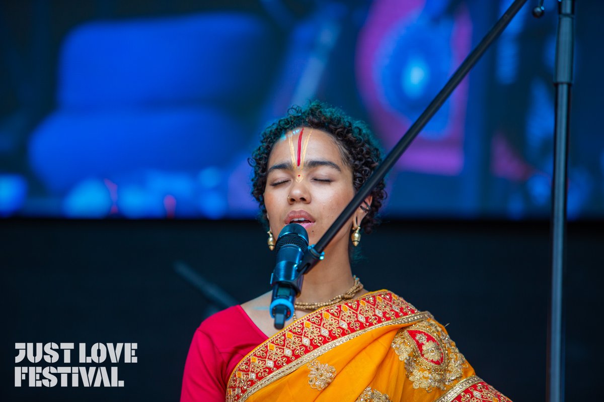 JustLoveFest's tweet photo. Kirtan is a form of musical devotion...it's a shared experience, fresh every time. ❤️ https://t.co/4W5mckH3j9