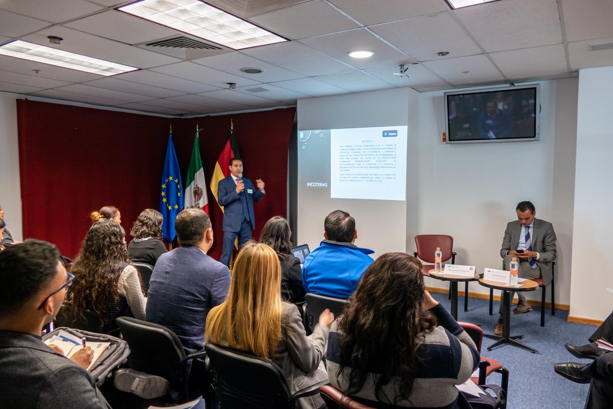 AHKMexikoCAMEXA's tweet image. ▶ Comité de Comercio Exterior: “Incoterms 2020: modificaciones, novedades e implicaciones para importadores y exportadores mexicanos”. 

Gracias a Agustin Vallejo de Fimasa, Gerardo Canseco @CRZ_Chevez y Sabine Schulte.

#PartnerEnMéxico #PartnerPorElComercioExterior