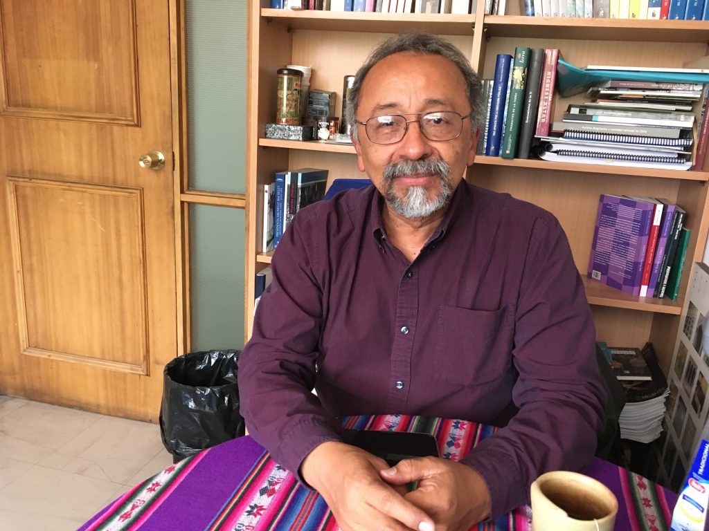 UChileIndigena's tweet photo. 🎙 [ENTREVISTA ] FRANCISCO PEÑA : “LA CRISIS CLIMÁTICA ES MÁS BIEN UNA CRISIS DE EQUIDAD EN LA DISTRIBUCIÓN DEL AGUA” 💦

"Mientras los #indígenas consideran el mundo perfecto, nosotros los destruimos", dice el académico del @elcolsan de México.

👉🏾 https://t.co/LUEBlyULQ7 https://t.co/vP1krnvwQt