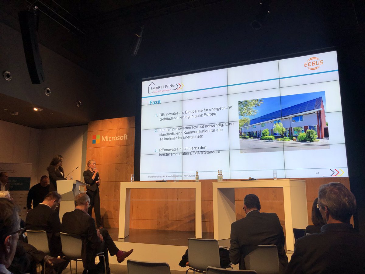 Annike_KEO's tweet photo. Gestern in #Berlin: Beim parlamentarischen Abend der Wirtschaftsinitiative #SmartLiving wurde @EEBUS_ORG im Praxisbeispiel #REnnovates als Mittel für energetische #Sanierung gezeigt. Das Konzept liefert bezahlbare, #digitale Lösungen für den #Klimaschutz im #Gebäudesektor! https://t.co/ZkHU5AmdVJ