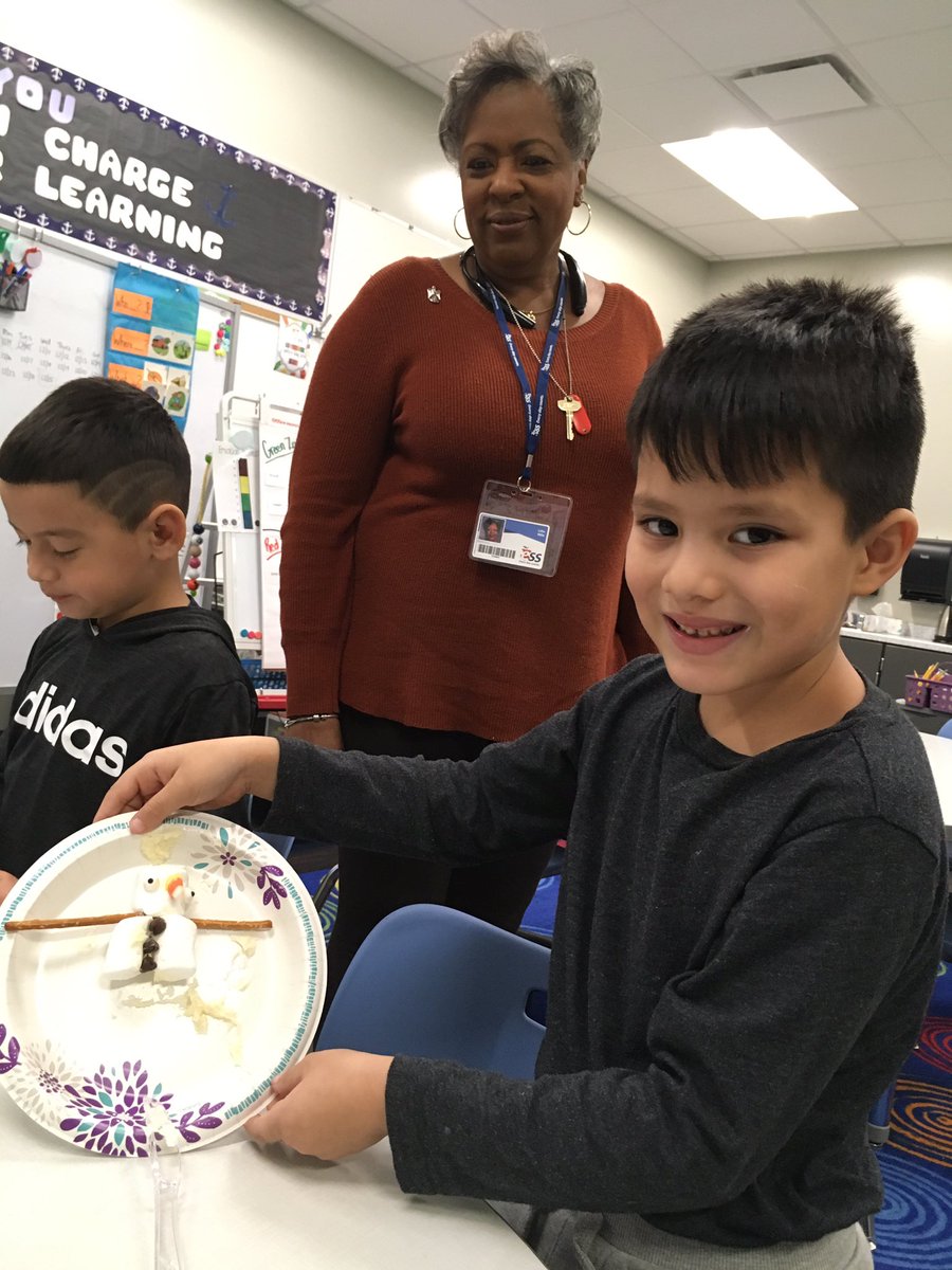 howardcristiane's tweet image. ✨Cuteness alert✨

Language-rich environment and high-engagement when 2nd grade newcomers build a snowman for the first time (see 1st grade pictures in comments)...

Those smiles are the reason I do what I do everyday! 😍

#ellchat_bkclub #WearetheWood #WeareGCCS