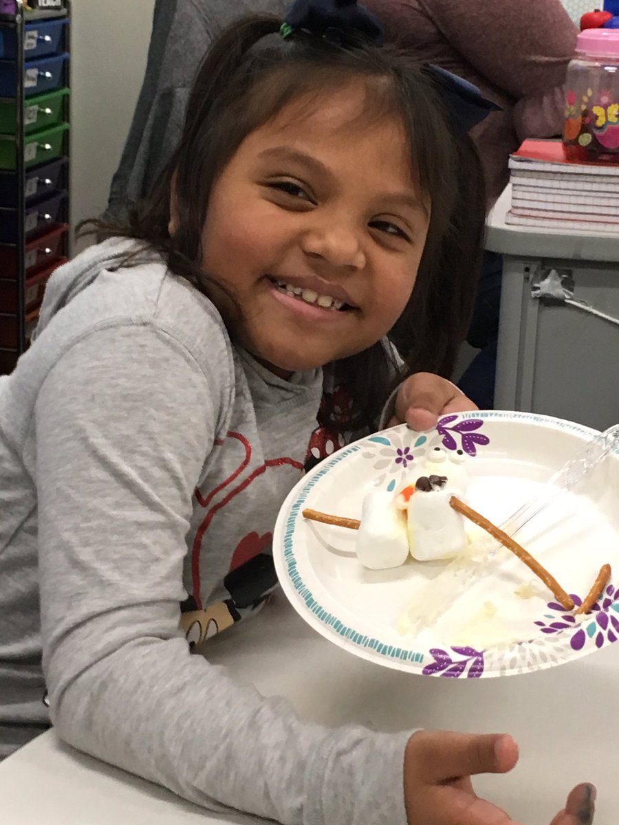 howardcristiane's tweet image. ✨Cuteness alert✨

Language-rich environment and high-engagement when 2nd grade newcomers build a snowman for the first time (see 1st grade pictures in comments)...

Those smiles are the reason I do what I do everyday! 😍

#ellchat_bkclub #WearetheWood #WeareGCCS