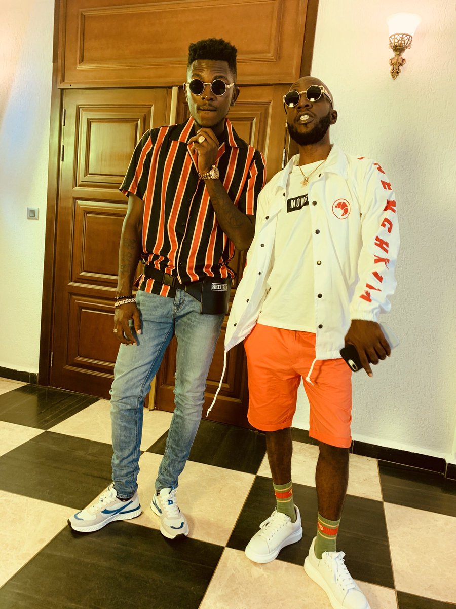 TebongAmbe's tweet photo. Give me 500 Retweets for AmbeDiSing x Mboko to drop this Friday! #Anticipate #DontGoRemix 🎥🔥🔥🔥🔥 https://t.co/gtL39MojkN