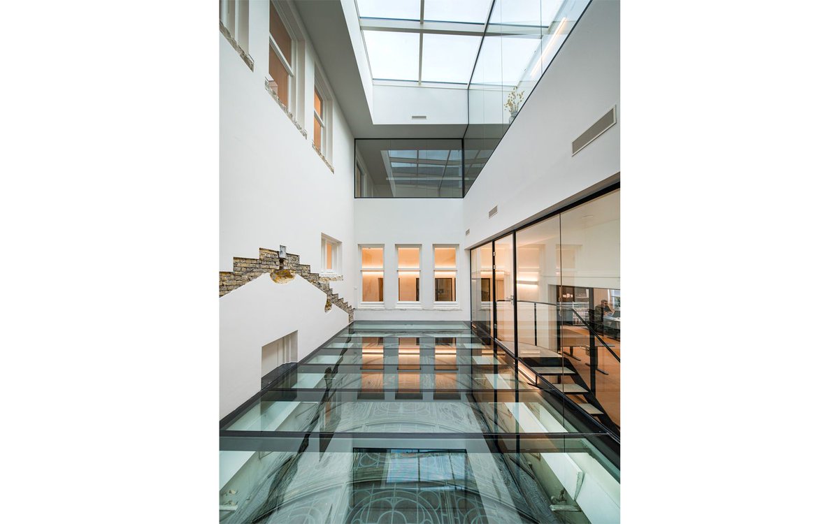 De transformatie van het ‘Elevatorhuis’ aan de Parklaan in Rotterdam is opgeleverd! Hiermee is dit jonge Rijksmonument in oude allure teruggebracht en geüpgraded van energielabel G naar A: buff.ly/35bYgdu
#broekbakema #architecture #sustainable #transformation