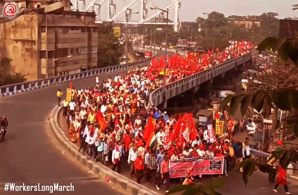 Psushovan's tweet photo. বাংলার মিডিয়া
রাজ্যপালের মর্নিং ওয়াক-খবর
মুখ্যমন্ত্রী হাসলে-খবর
দিলীপ ঘোষ কাশলে-খবর
মুকুল রায় হাঁচলে-খবর
কিন্তু রাজ্যের শ্রমিকদের ১২দিনে, ২৮৩ কিমি হেঁটে শিল্পায়নের দাবিতে, ছাঁটাই, বেসরকারিকরণ, #NRC-র বিরুদ্ধে কলকাতার সমাবেশর খবর নেই।
#WorkersLongMarch
#CAB_नहीं_चलेगा https://t.co/Ng6cgQcdcN