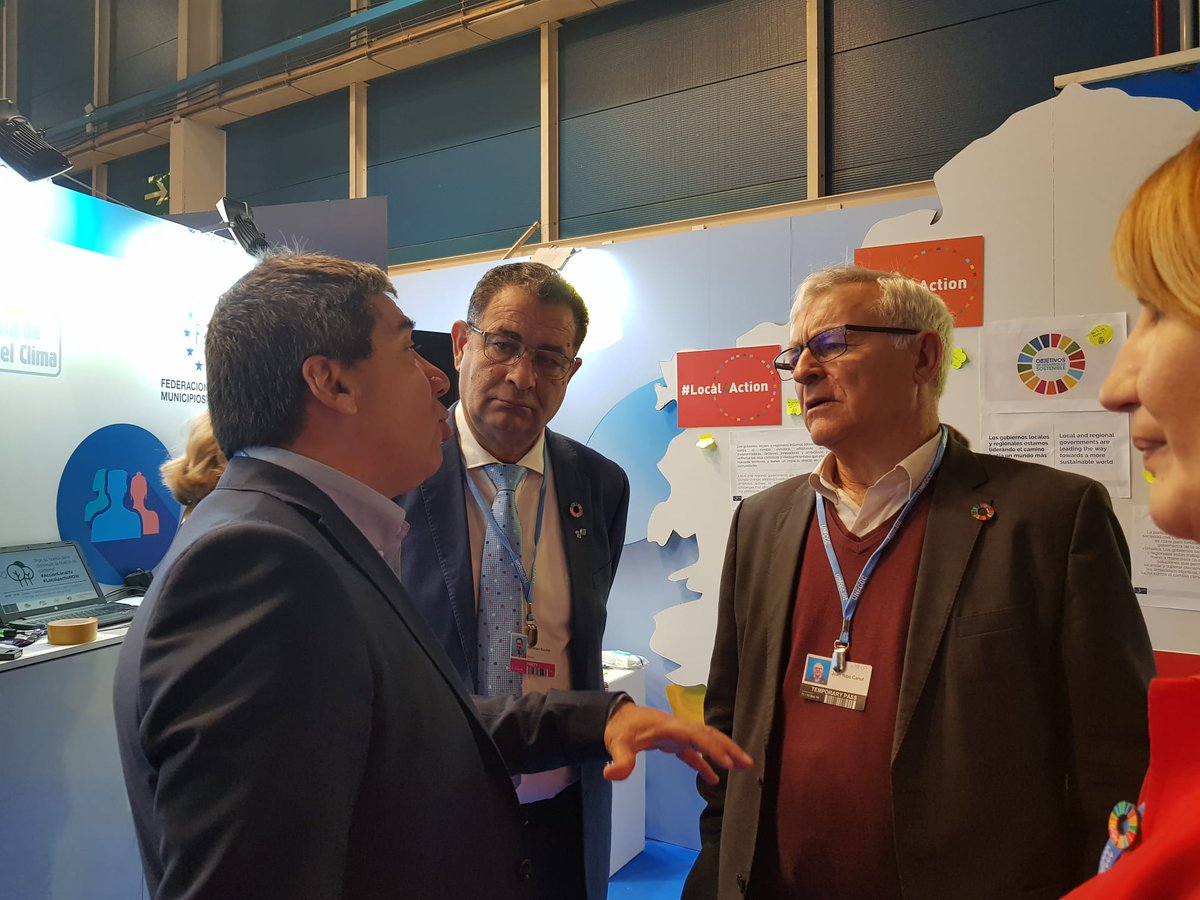 uclg_org's tweet photo. ✨Los gobiernos locales y regionales estamos liderando el camino en la lucha contra el cambio climático. 

Alcaldes de todo el mundo dejan su huella en el espacio #FEMP, no te lo pierdas ‼️

#AcciónLocalYa #CitiesAreListening #COP25 https://t.co/huINfEJQPt