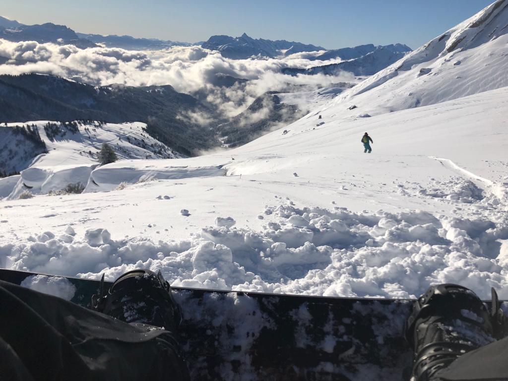 MintSnowboard's tweet photo. First #splitboard clients of the winter and not a sole in sight! #snowboarding #splitboardingistheanswer #morzine #lesgets #avoriaz https://t.co/z4TSxRya43