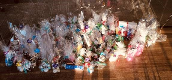 cyorkesage's tweet photo. Fantastic work from our #LondonBridge colleagues who wrapped 115 #gifts in just under 2 hours to provide @RefugeCharity in #Southwark and @NHyouthcentre in #KingsCross with presents for the festive period. Well done! @GL_Journal https://t.co/YBFwxpcLO0