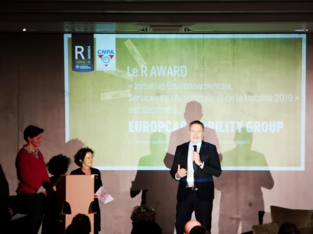 🏆 Lauréats du « R AWARDS » dans la catégorie #Environnement ! Fiers d’avoir remporté ce prix décerné par le @CNPA, qui démontre notre engagement en faveur d’une #MobilitéResponsable. Grâce à la #MobilitéElectrique, l’évolution énergétique bas carbone ne fait que commencer ! 🚗🔌