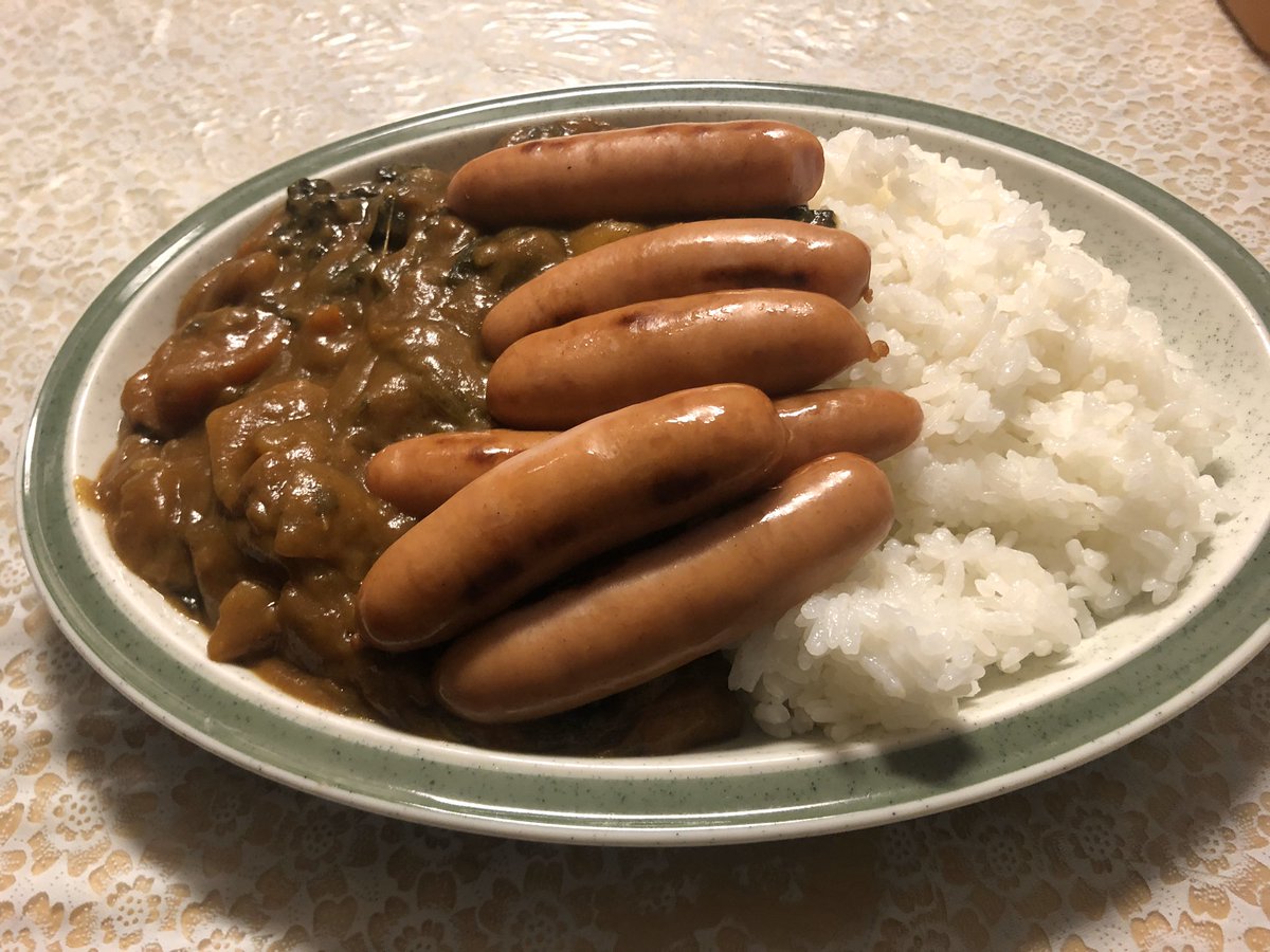 グラ On Twitter 嫁がポケモンのヴルストのせカレーみたいなの作ったんだけどボリュームやばすぎて草