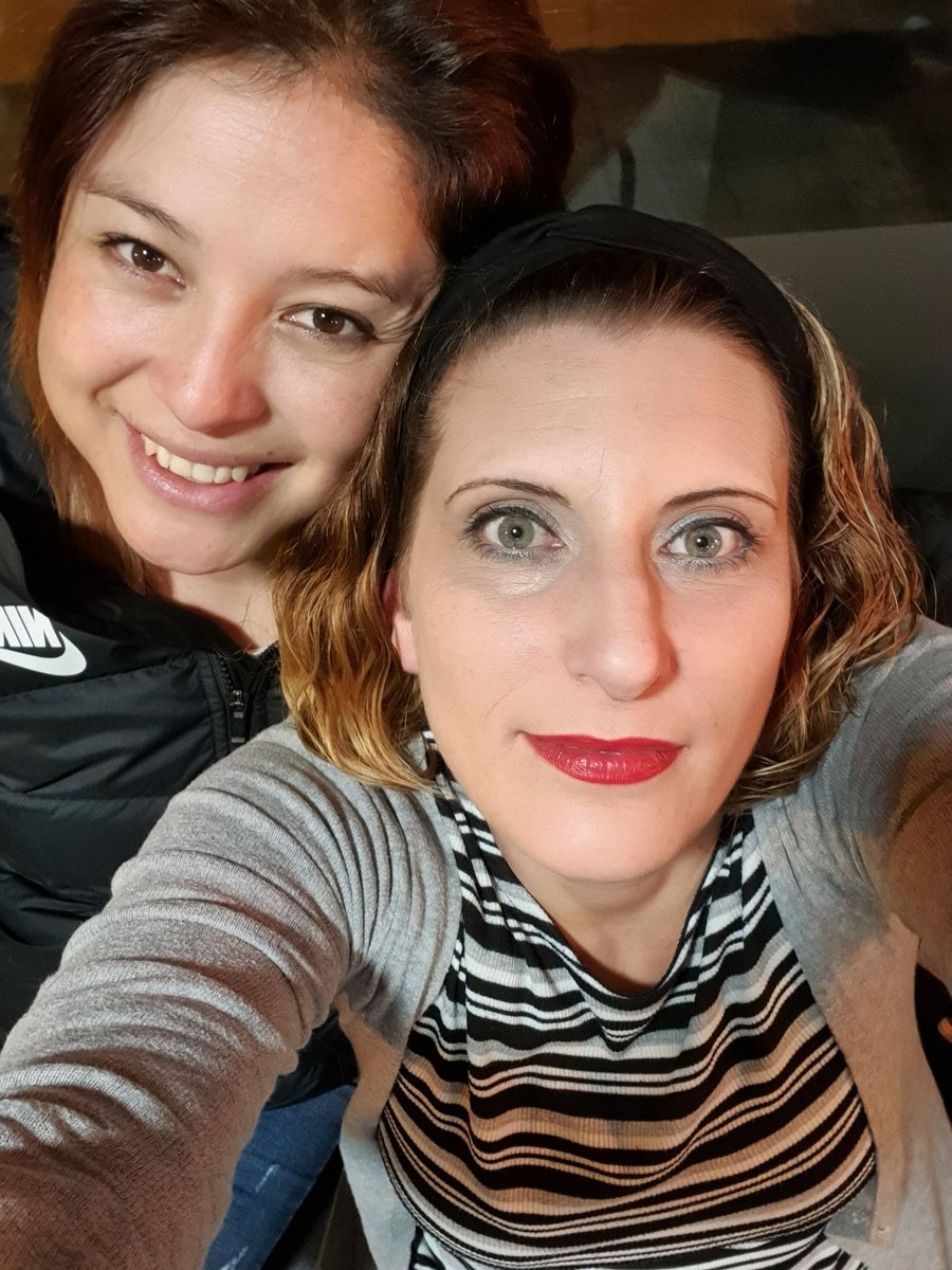 ikbenhamza's tweet image. Oké, dus: tijdje geleden is mijn gsm gestolen geweest op een feestje. Nu krijg ik af en toe foto's in mijn gallerij van deze vrouw, who is living her best life. 

Ik gun haar zeker haar selfies, maar moest iemand deze persoon kennen, aarzel dan zeker niet om mij te contacteren!