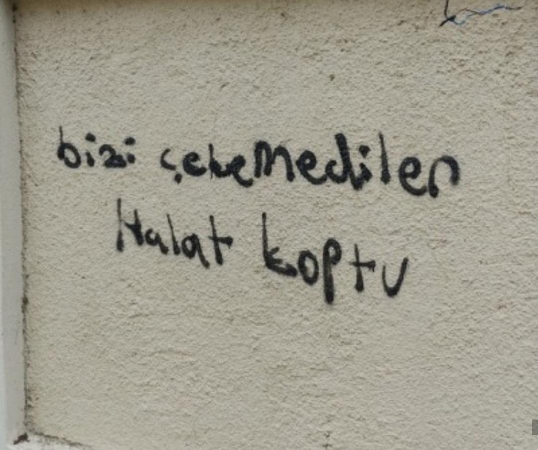 Halka arz ol aradan seneler gecsin fiyatin ayni kalsin sen cuvalla para kazan sana guvenen kazanamasin yukardan blok satim koy asagidan keyfi alem al oylemi biter sandin gunler 7 yildir yaptigin soyguna sen hesap vereceksin