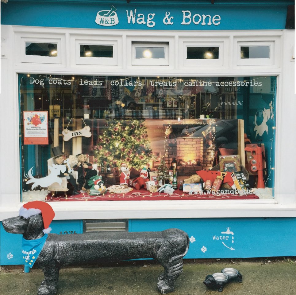 TideCollection's tweet photo. Looking for a pawsome Christmas gift! Wag &amp; Bone in Aldeburgh have a great selection of presents. Visit https://t.co/zLpNUeXPla or pop along to the shop 🐶

#aldeburgh #suffolk #dogs #petsofinstagram #dogsatchristmas #shoplocal #december #print #magazines #tidecollection https://t.co/KwXBkQrueE