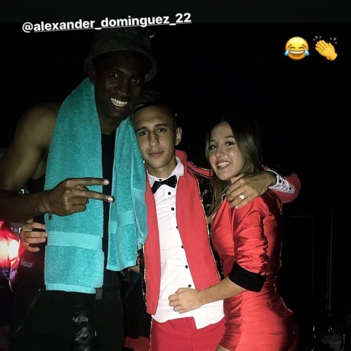 Alexander Domínguez la rompe en fiesta con disfraz del negro WhatsApp