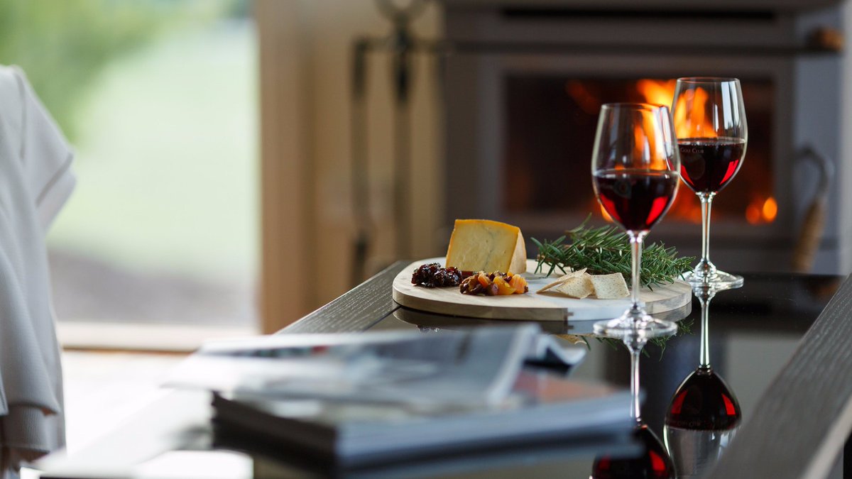 Melbourne_in's tweet photo. Nestled in the hillside with 13 self-contained, luxurious bedrooms, a host of outdoor activities, a 20 acre private nature reserve and sprawling golf-course - Yering Gorge Cottages at Yarra Valley near Melbourne is perfect for all romantics. Find out: https://t.co/QZywL0xK5K https://t.co/W9ECeWFwIB