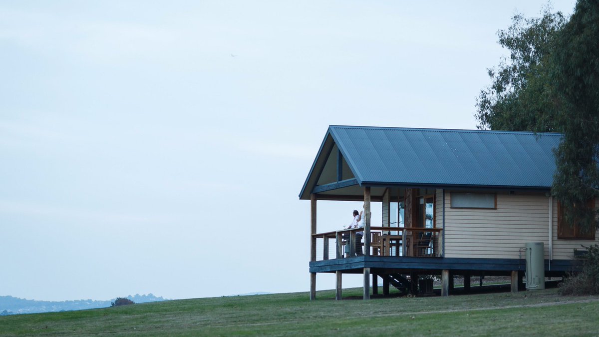 Melbourne_in's tweet photo. Nestled in the hillside with 13 self-contained, luxurious bedrooms, a host of outdoor activities, a 20 acre private nature reserve and sprawling golf-course - Yering Gorge Cottages at Yarra Valley near Melbourne is perfect for all romantics. Find out: https://t.co/QZywL0xK5K https://t.co/W9ECeWFwIB