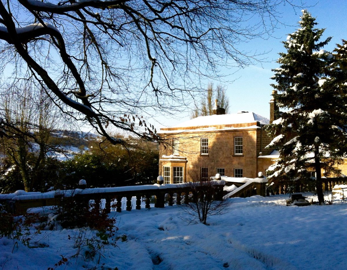 We love the fact that our guests describe Darley House as a home away from home! We want our guests to feel really at home over Christmas &amp; we love decorating the house to be full of festive foliage! Visit our site to book for 2020 buff.ly/2zvf0h8

#Festive #Family