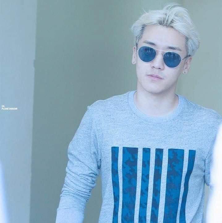 call_me_betty5's tweet photo. #SEUNGRI #BIRTHDAY #ONLYFEWHOURSLEFT ππ€πΌ https://t.co/5x1b9cTXZ1