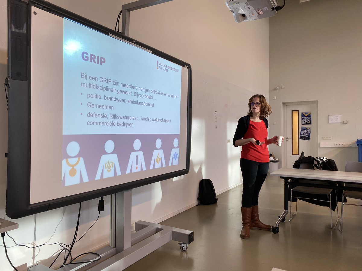 🚨 Alumnus <a href="/SytskeBalt/">Sytske Balt</a> van <a href="/VRFryslan/">Veiligheidsregio Fryslân</a> heeft onze vierdejaars studenten van het vak Reputatie en Crisis vandaag meegenomen in de wereld van crisiscommunicatie 👏