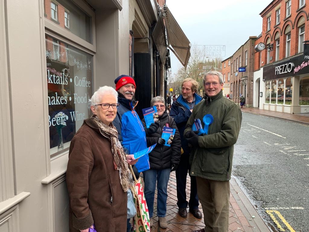 OwenPaterson's tweet image. Keen support in Oswestry for @BorisJohnson’s the @Conservatives’ plans to #GetBrexitDone and #StopCorbyn from ruining the economy. #VoteConservative2019